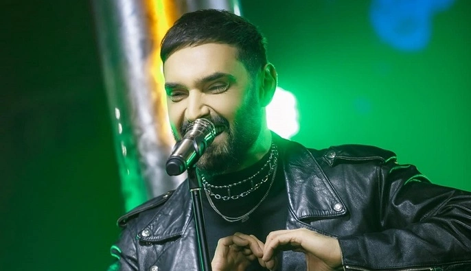 "Краса та розлука": Віталій Козловський переклав українською ще один хіт 