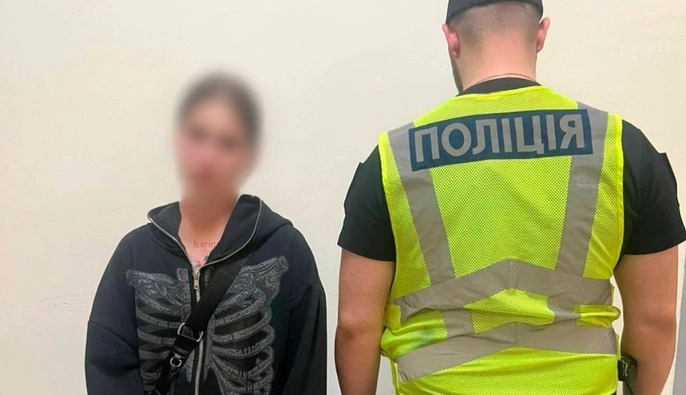 18-летняя киевлянка ударила военного бутылкой по голове из-за замечаний