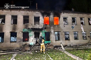 Ночная атака РФ на Днепропетровщину: спасатели эвакуировали 25 человек из поврежденной многоэтажки