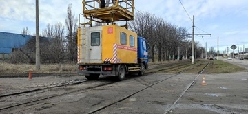Російські обстріли пошкодили контактну мережу Херсона: що відомо