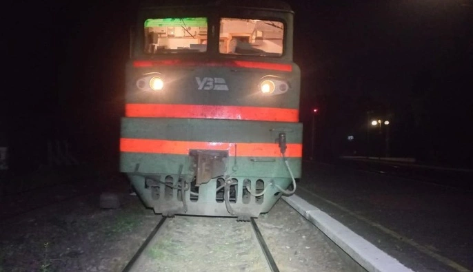 Во Львове пассажирский поезд насмерть сбил 20-летнего мужчину