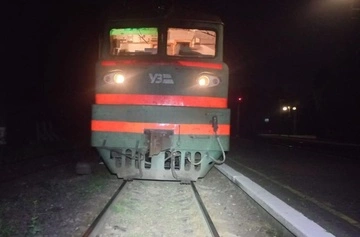 Во Львове пассажирский поезд насмерть сбил 20-летнего мужчину