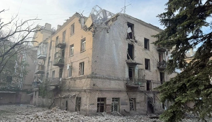 Россияне сбросили авиабомбу на многоэтажку в Дружковке: погибла женщина, есть раненые