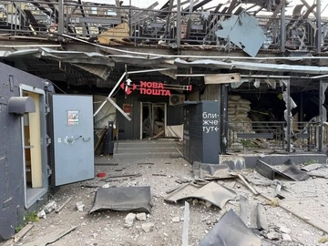 В Краматорске в результате попадания КАБ сгорело отделение «Новой почты»