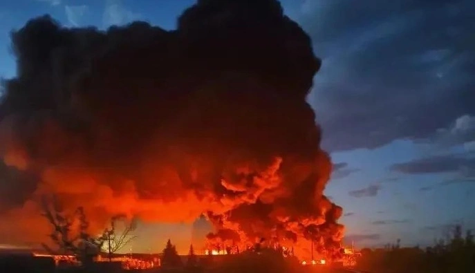 В Башкортостане ночью загорелась нефтебаза — какие версии пожара рассматриваются