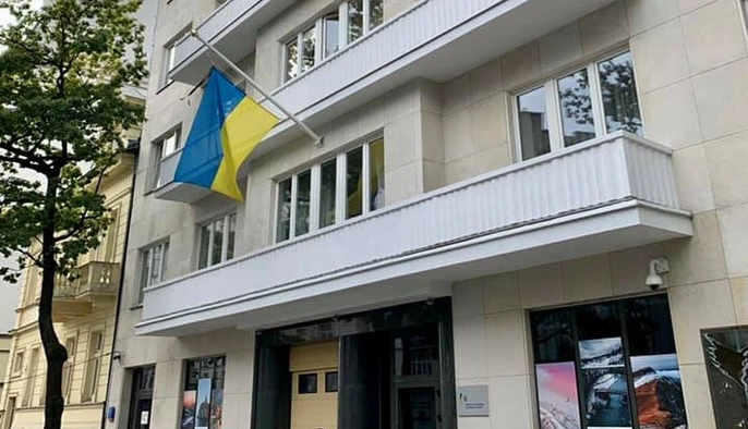 Український консул зустрівся із 16-річним підлітком, якого побили у Варшаві: який його стан