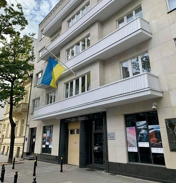 Український консул зустрівся із 16-річним підлітком, якого побили у Варшаві: який його стан