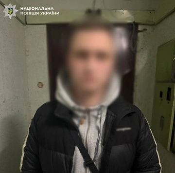 У Києві два чоловіки жорстоко побили перехожого