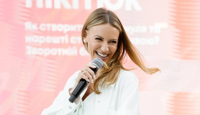 Леся Нікітюк відповіла на чутки про сурогатне материнство та пожартувала про молодшого коханого