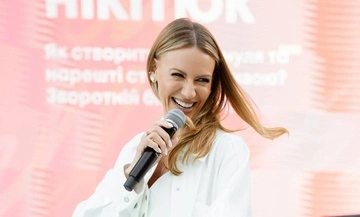 Леся Никитюк ответила на слухи о суррогатном материнстве и пошутила о младшем любимом