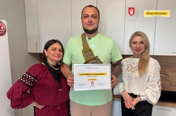 Защитник Мариуполя Денис Ганжа получил квартиру от Рината Ахметова