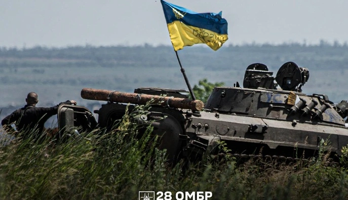 Прапор РФ у селі – ще не окупація: аналітик пояснив, чому "успіхи" РФ на картах є ілюзією