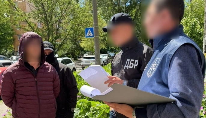 Двух работников БЭБ уличили на взятке: что известно