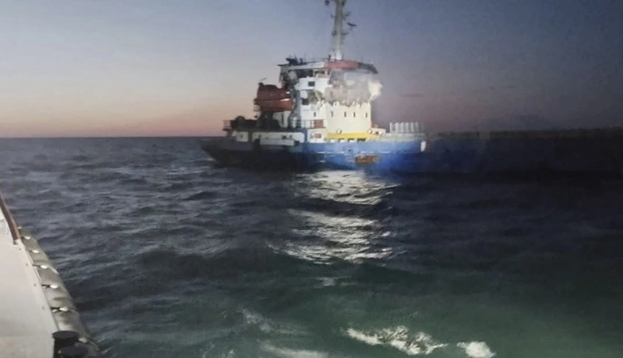 ВМС: росіяни влучили в турецький суховантаж, спалахнула пожежа, є поранені