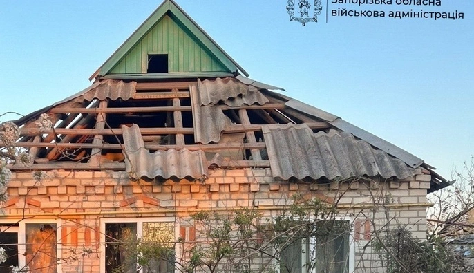 Россияне нанесли 911 ударов по Запорожской области за сутки: повреждены дома, авто и инфраструктура