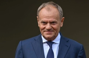 Туск призвал партнеров по НАТО серьезно воспринимать слова Медведева о дронах в Европе