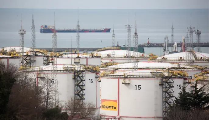 ЕС может заморозить ценовой потолок на российскую нефть из-за обострения ситуации на Ближнем Востоке
