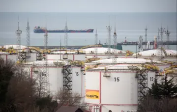 ЄС може заморозити цінову стелю на російську нафту через загострення ситуації на Близькому Сході