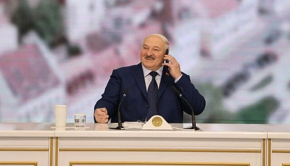У команді Тихановської пояснили, чому Макрон телефонував Лукашенку