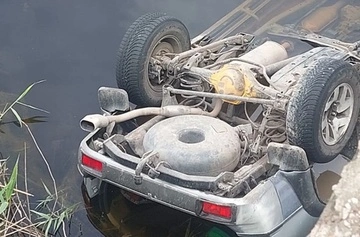 В Николаевской области авто упало с моста в воду: среди пострадавших — пятеро детей