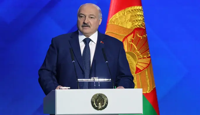 Лукашенко готується до війни: Латушко розповів про військову активність у Білорусі