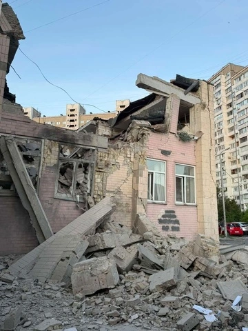 У Києві внаслідок обстрілу були пошкоджені та частково зруйновані п'ять медичних установ, – МОЗ