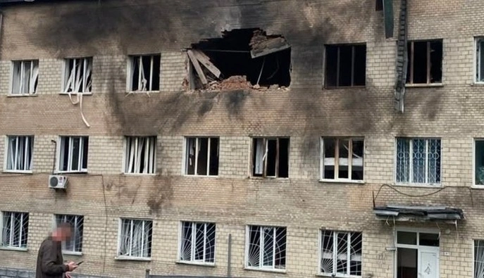 В Хмельницкой области из-за атаки дронов РФ вспыхнул масштабный пожар на пищевом предприятии