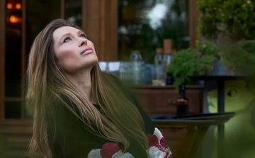 "Чи мають так жити наші діти?": Олена Світлицька показала, як захищала доньок під час нічної атаки