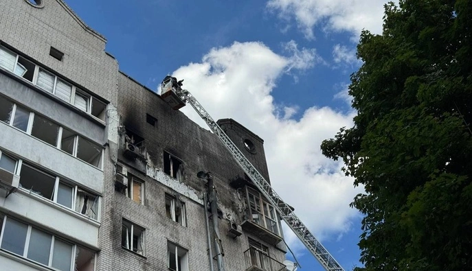 Россияне ударили по многоэтажке в Днепре: ранены дети
