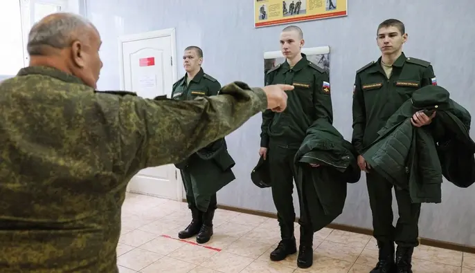 Студентам в России и на ВОТ предлагают контракты с Минобороны в обмен на успешную сессию — подробности