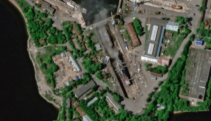 «Схемы» показали спутниковые снимки поврежденного корвета ВМФ РФ «Бойкий» в Кронштадте