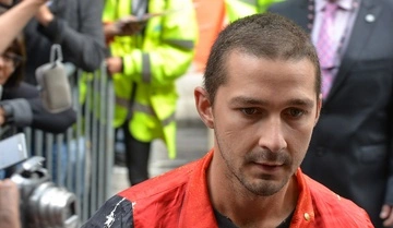 Шая Лабаф визнав свою провину в бійці – актора очікує покарання та реабілітація