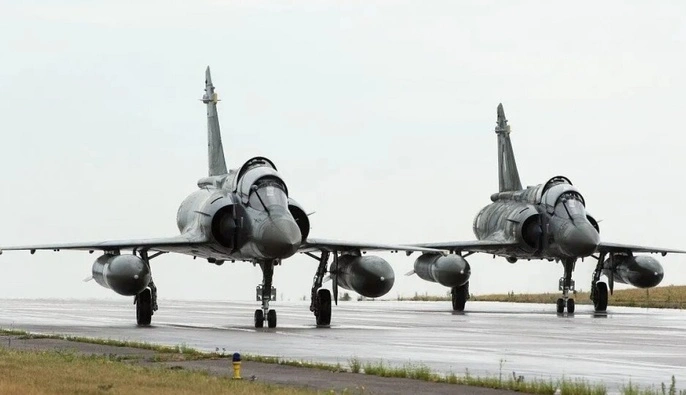 Франція працює над безпілотними винищувачами для Mirage 2000D: перспективи для України
