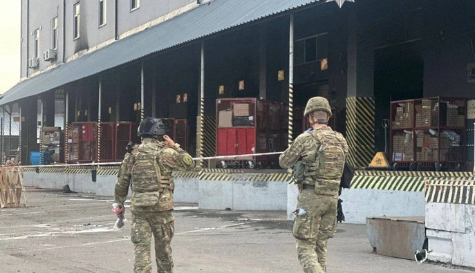 На Оболони в Киеве на почтовом терминале взорвалась посылка — что известно