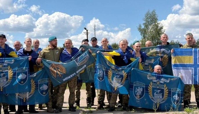 Серед звільнених під час 75-го обміну є учасник вертолітної місії на 