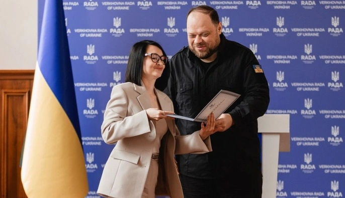 Ведучі "Апостроф TV" отримали відзнаки парламенту з нагоди Дня журналіста