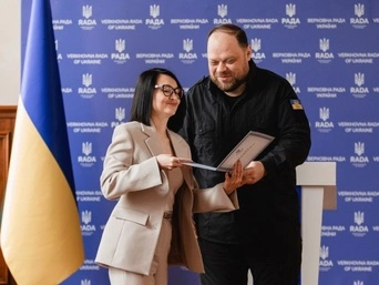 Ведучі "Апостроф TV" отримали відзнаки парламенту з нагоди Дня журналіста