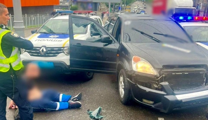 В Киеве пьяный водитель повредил три авто полиции