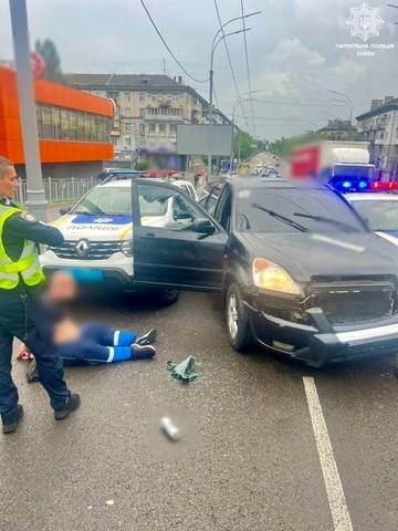 В Киеве пьяный водитель повредил три авто полиции