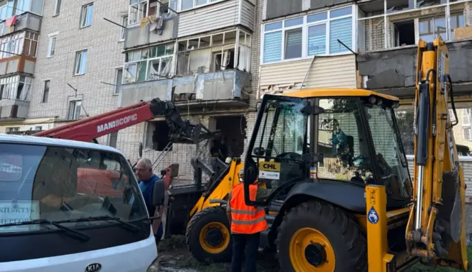 Російський удар по Конотопу – рятувальники виявили тіло загиблої жінки