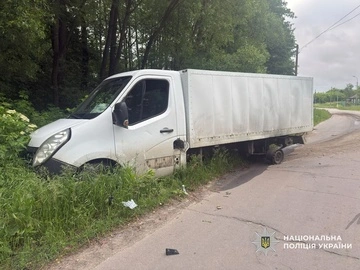 На Чернігівщині росіяни вдарили FPV-дроном по автівці, що розвозила хліб 