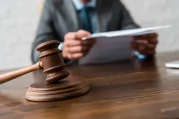 ВАКС осудил столичную адвокатку за попытку дать взятку прокурорам САП