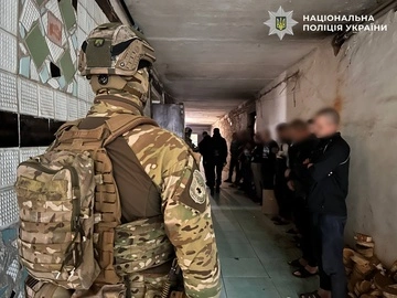В Киеве разоблачили схему трудового рабства – людей с вокзала вывозили на лесопилки и забирали документы