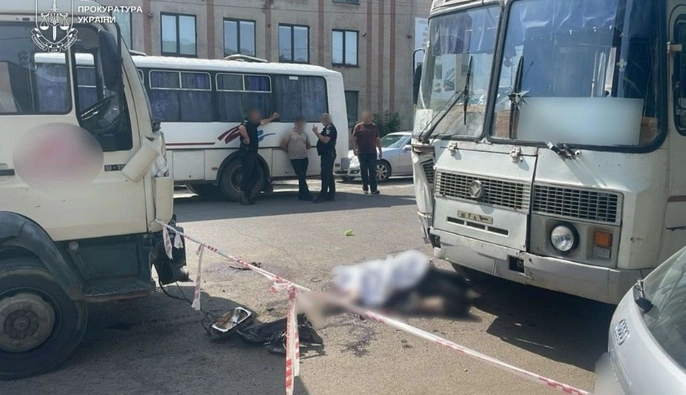 На Закарпатті вантажівка в’їхала в групу людей: є загиблі та постраждалі