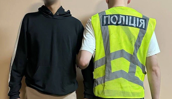 У Києві 19-річний юнак напав з ножем на 53-річного киянина 