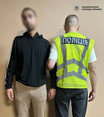 В Киеве 19-летний юноша напал с ножом на 53-летнего киевлянина