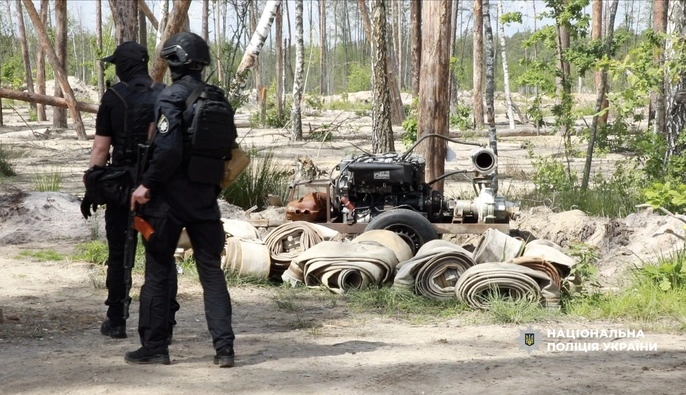 На Рівненщині викрили масштабний нелегальний видобуток бурштину