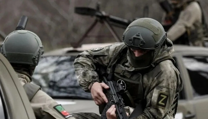 Оккупанты массово перекрашивают военные грузовики, чтобы замаскировать их — ЦНС