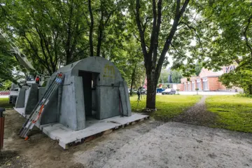 В столице Эстонии установили первое модульное укрытие на случай воздушной угрозы