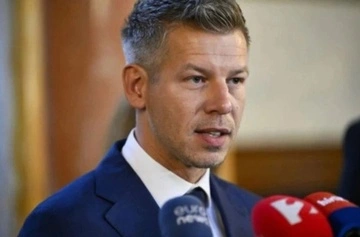 Мадяр пояснив, чому Угорщина погодила відкриття першого переговорного кластера для України